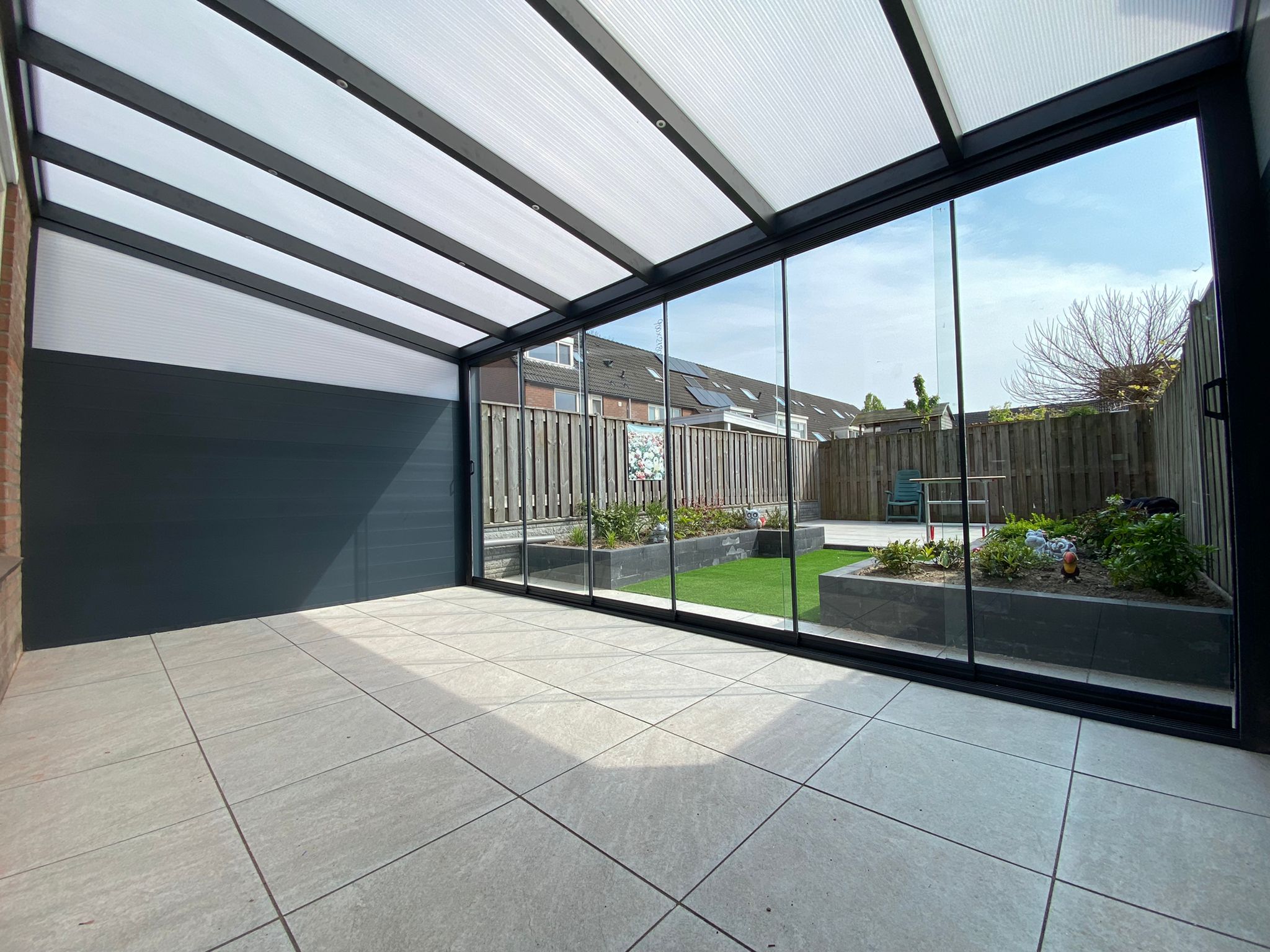 serrebouw met zonwering in schijndel