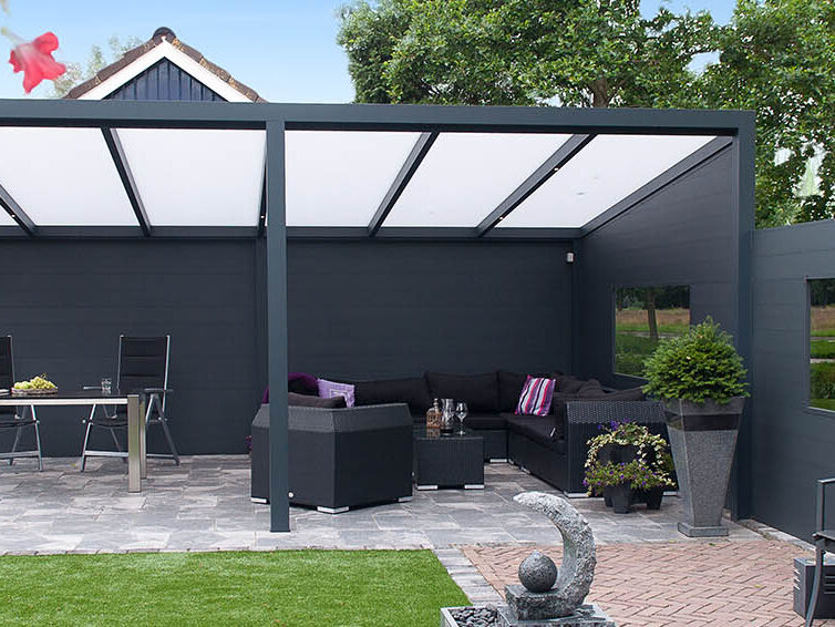 terrasoverkapping met open zijwand
